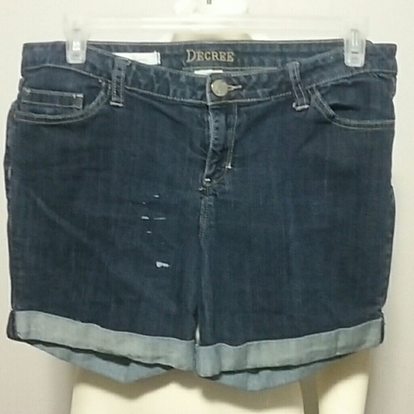 Decree Pants - Decree dark wash blue jean shorts size 17
